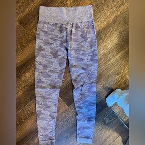 gymshark, purple camo leggings size large